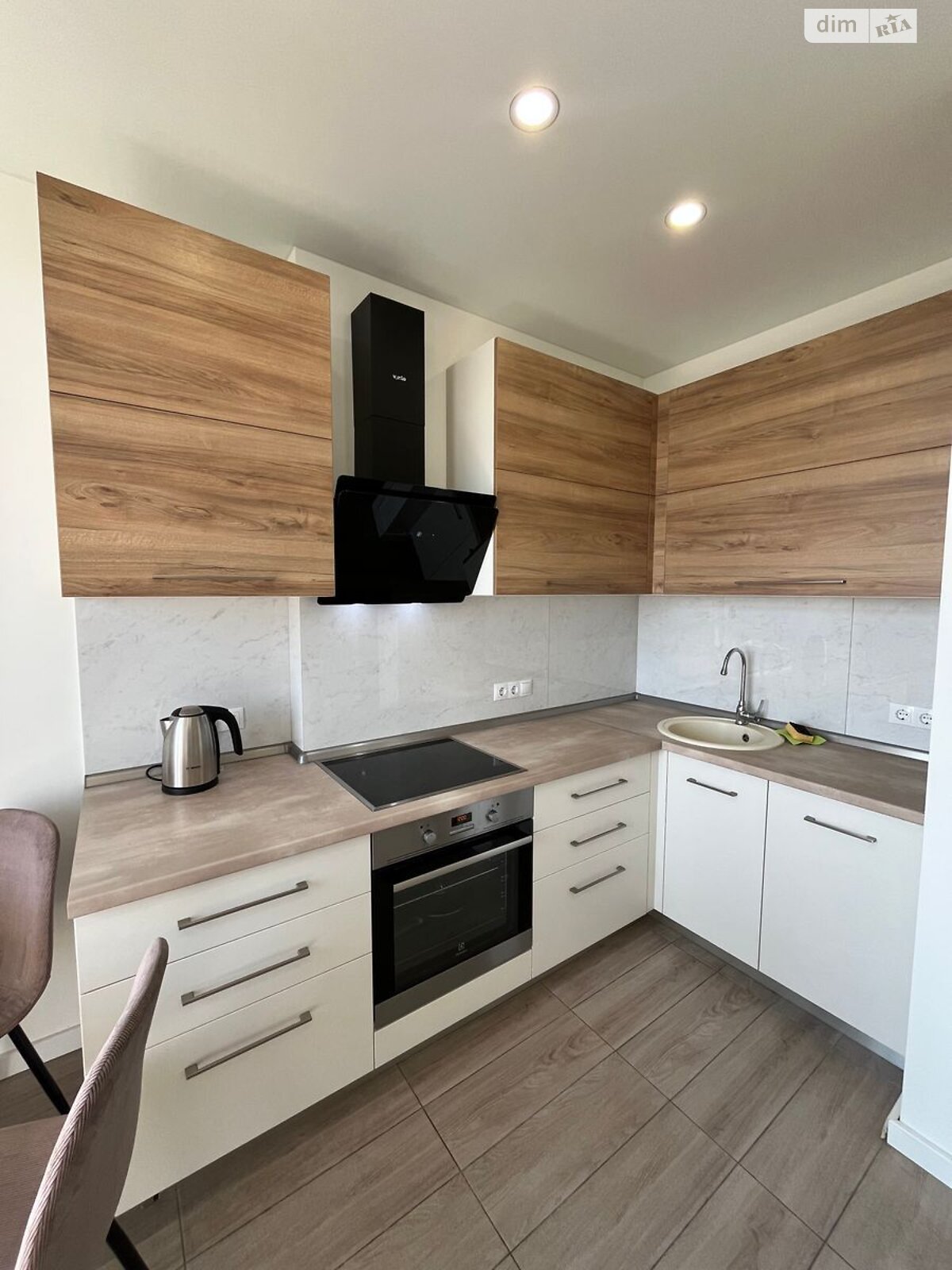 Two-room apartment in Adamant complex, 23rd floor with modern design
