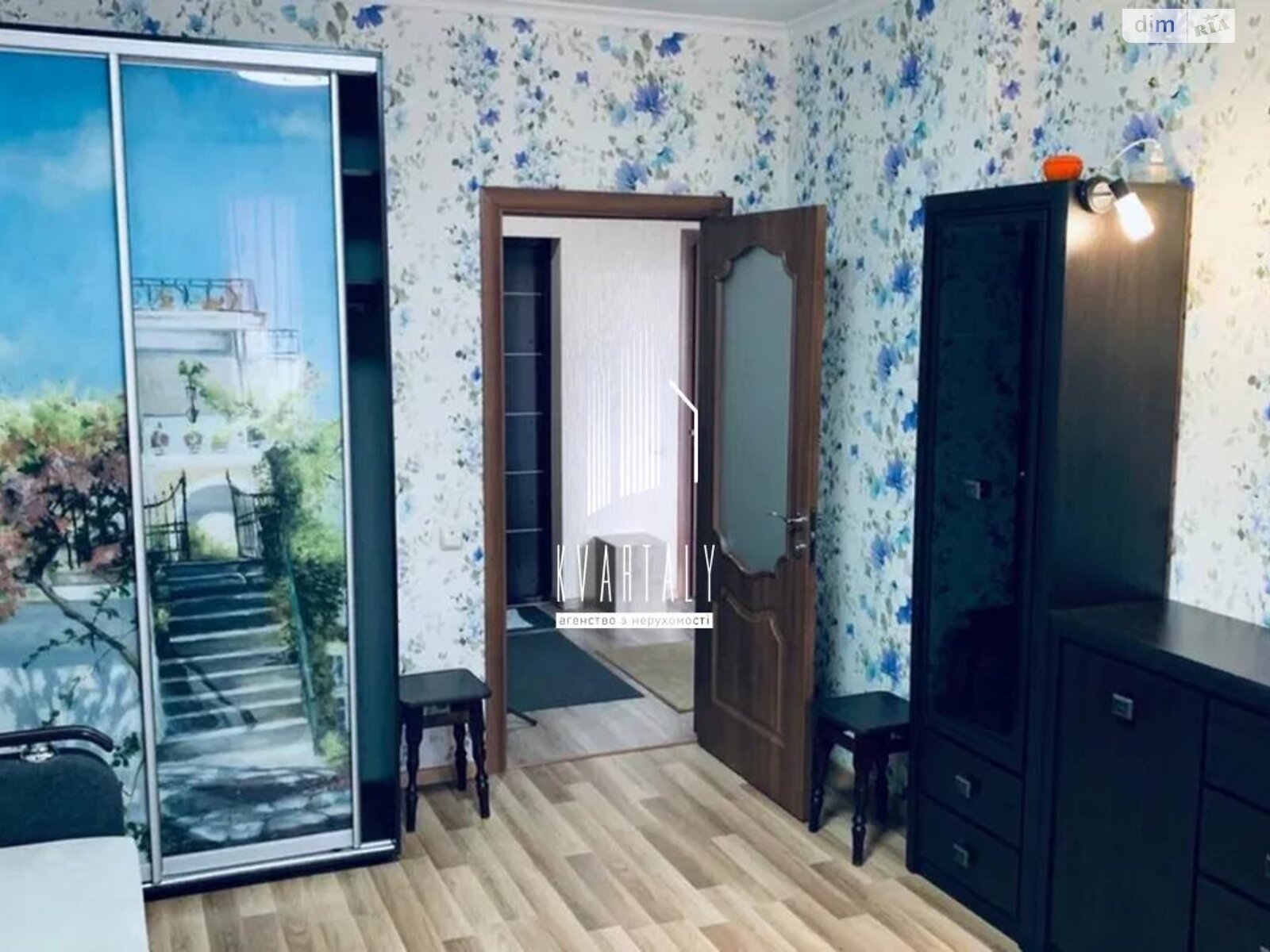2-Room Apartment on Oleny Pchilky Street, 8th Floor, Well-Equipped