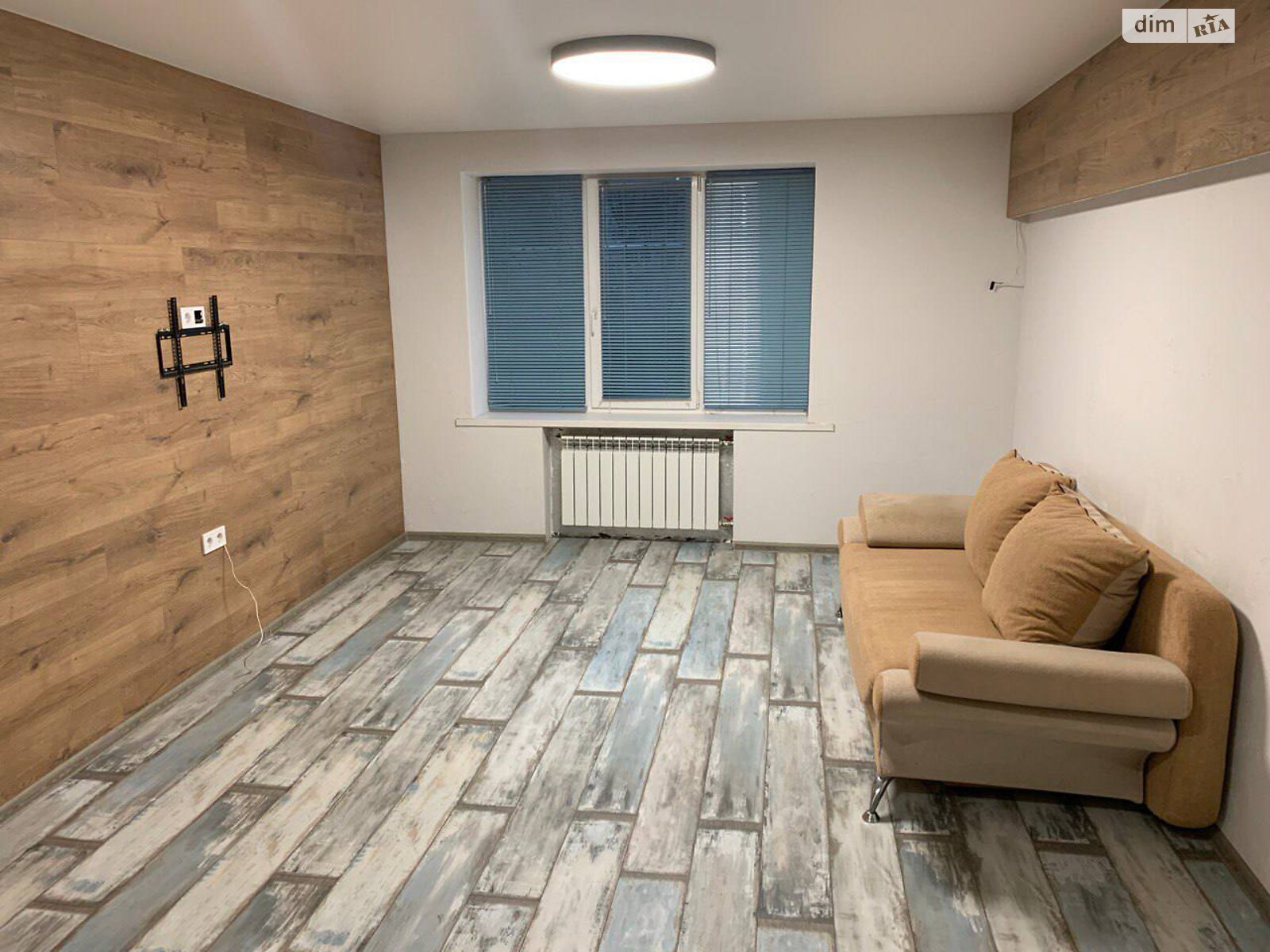 3-Room Apartment in Topolya Residential Area