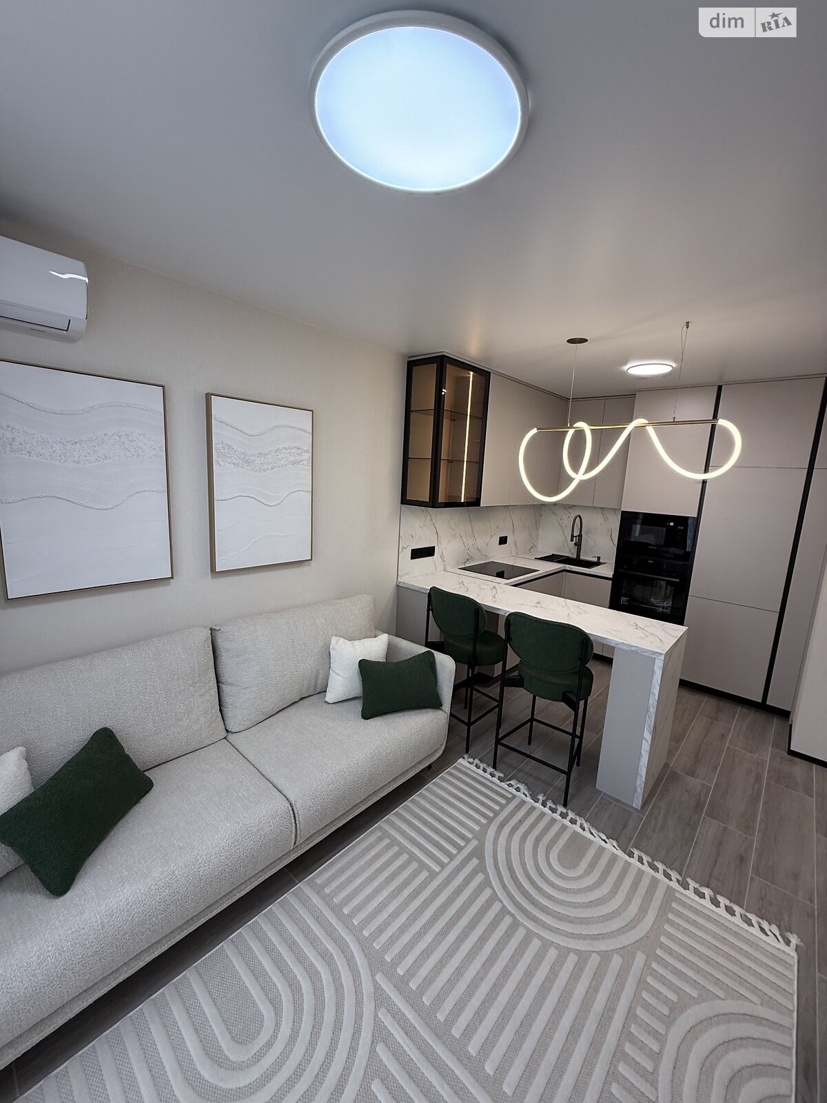 1-Bedroom Apartment in Varshavskyy Plus Complex with Modern Design