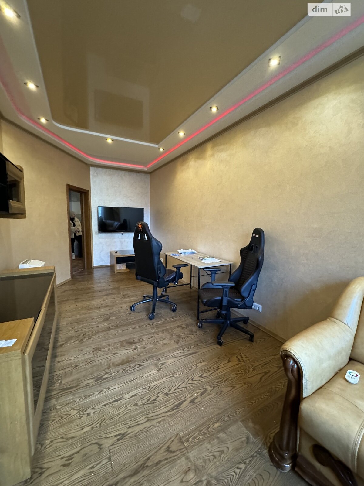 Spacious 3-room apartment in Sakura residential complex with closed yard