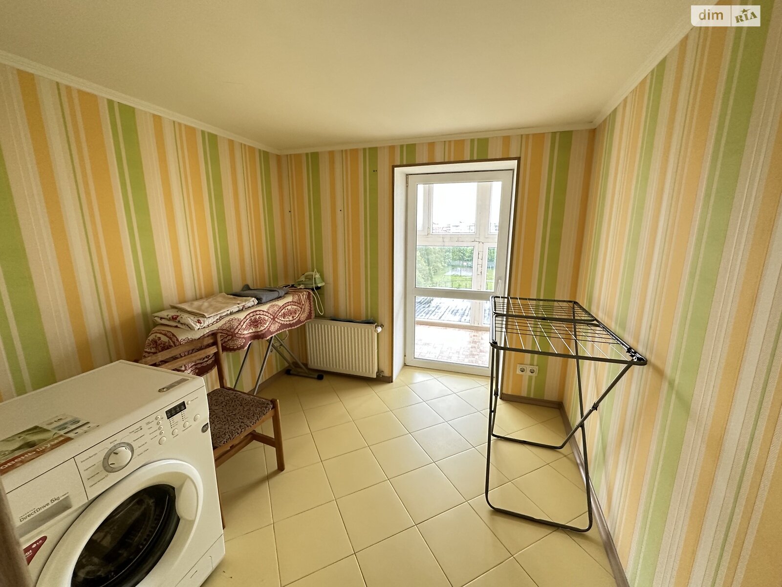 Spacious 4-Room Apartment on Skaletskogo Street