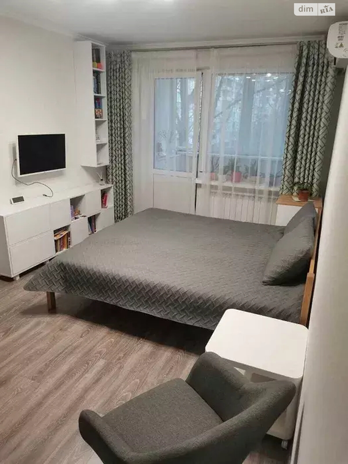 2-bedroom apartment on Levka Lukyanenka Street, 4th floor, fully furnished