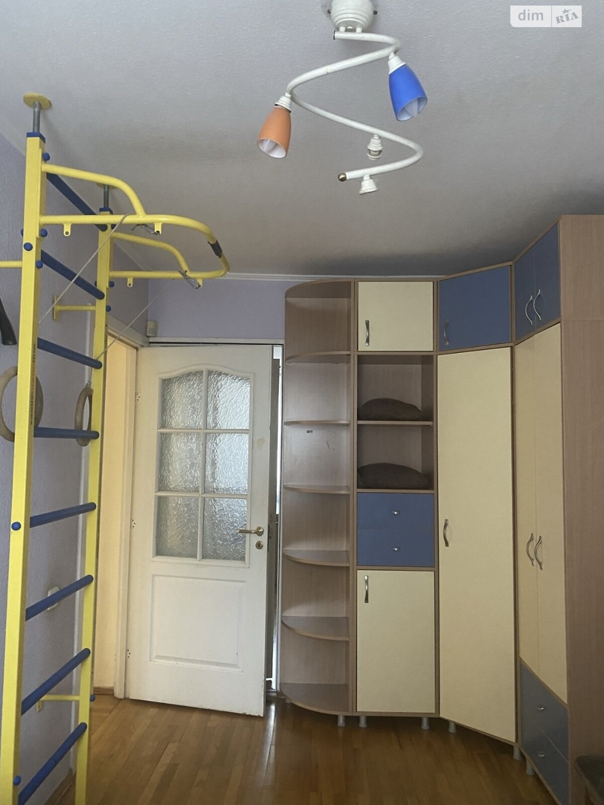 Дүкен орталығына жақын престижді аудандағы 3 бөлмелі пәтер