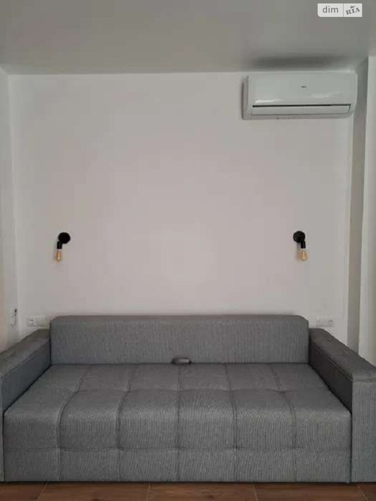 Spacious Apartment in New Club House on Williams Street