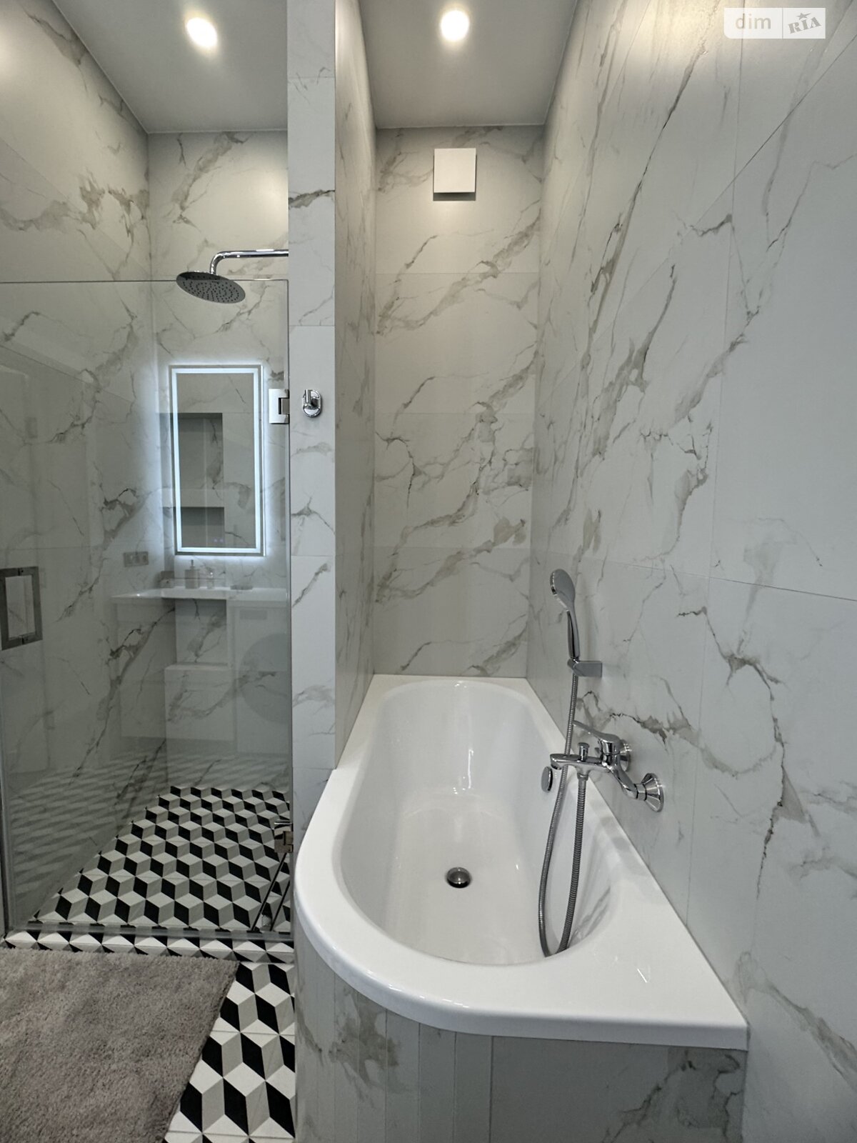 2-Bedroom Apartment in Lviv City Center near Stefanyk Library