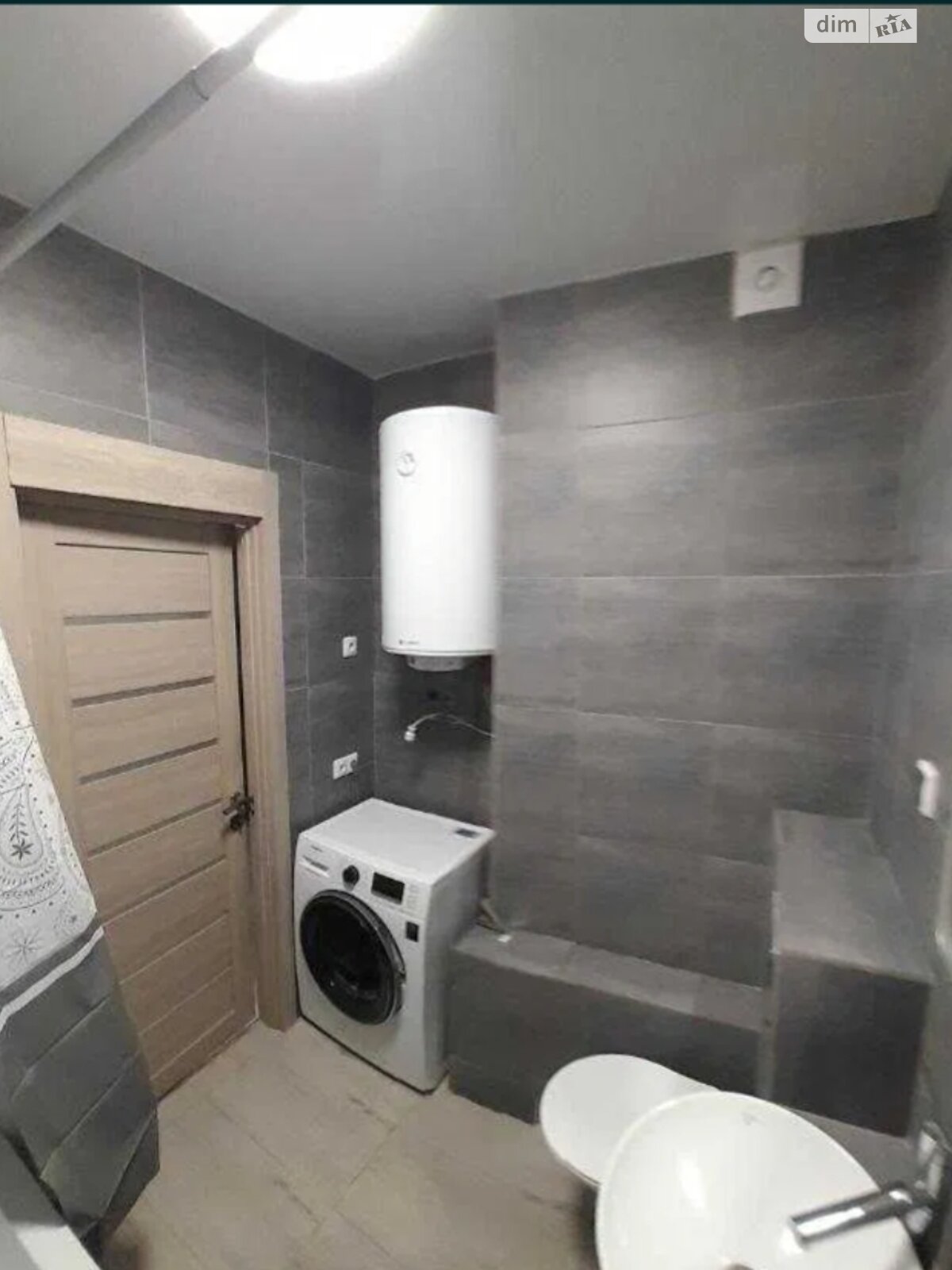 Modern Apartment with Separate Office and Quality Amenities