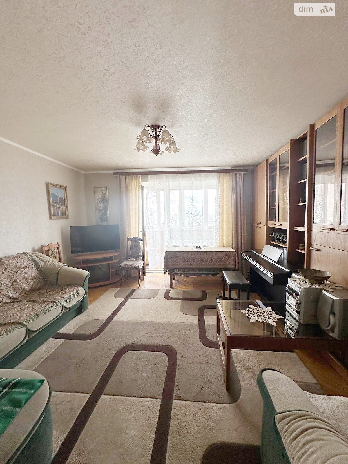 3-Room Apartment on Repina Street with Separate Rooms and Two Balconies