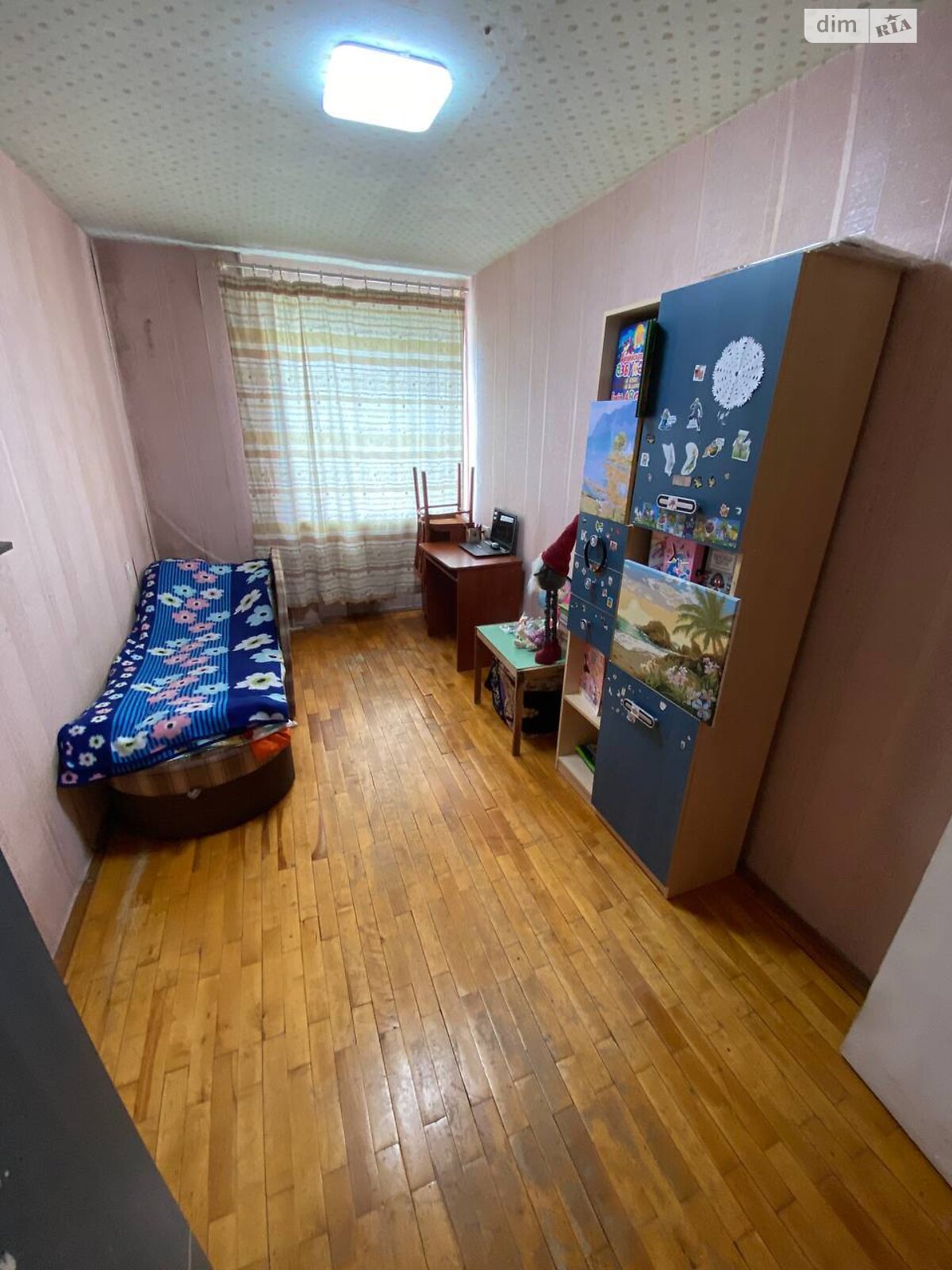 2-Room Apartment near Nezalezhnosti Street with Balcony