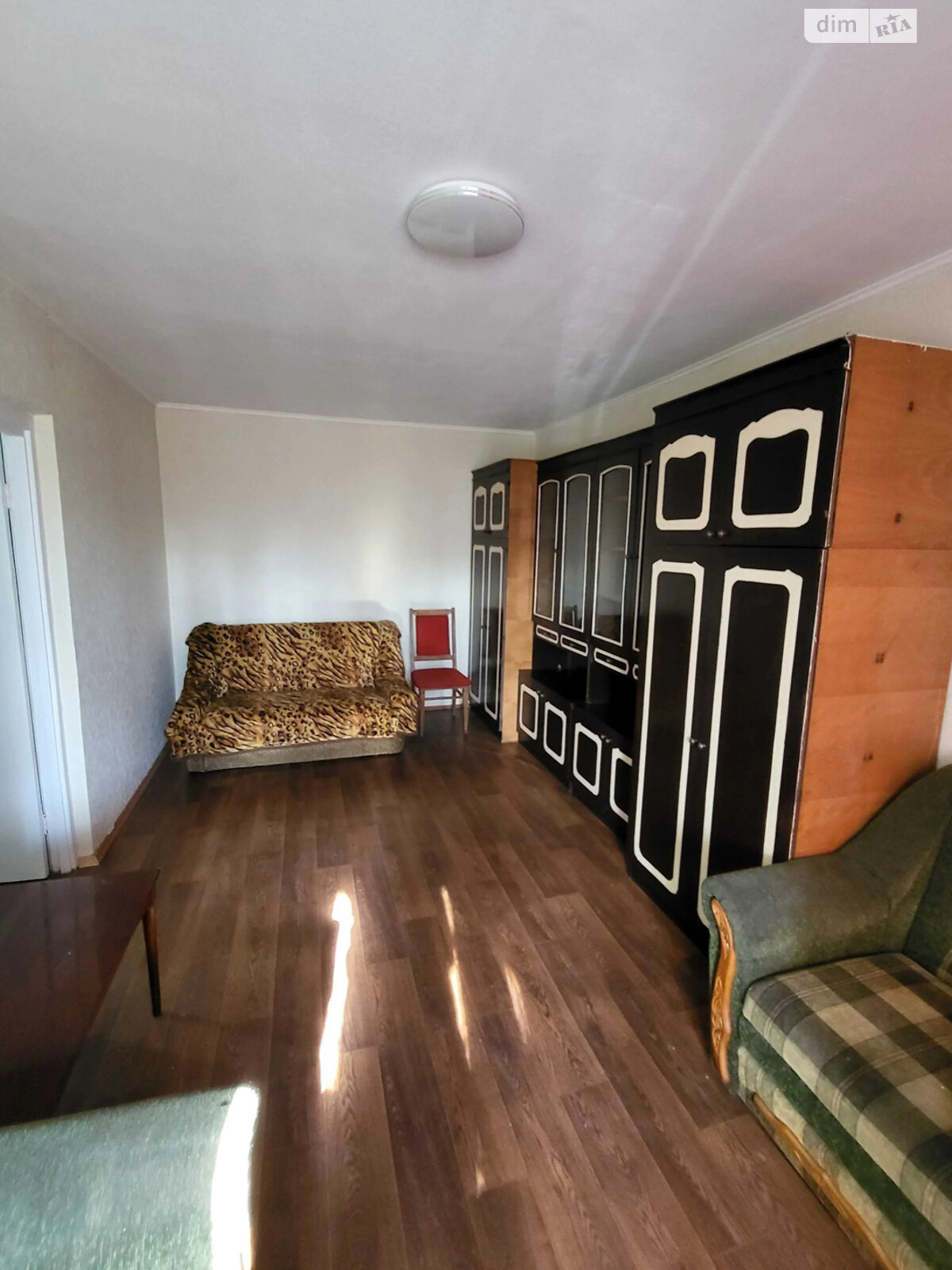 2-Room Apartment in Kiev, Lesya Kurbasa Street, Convenient Location
