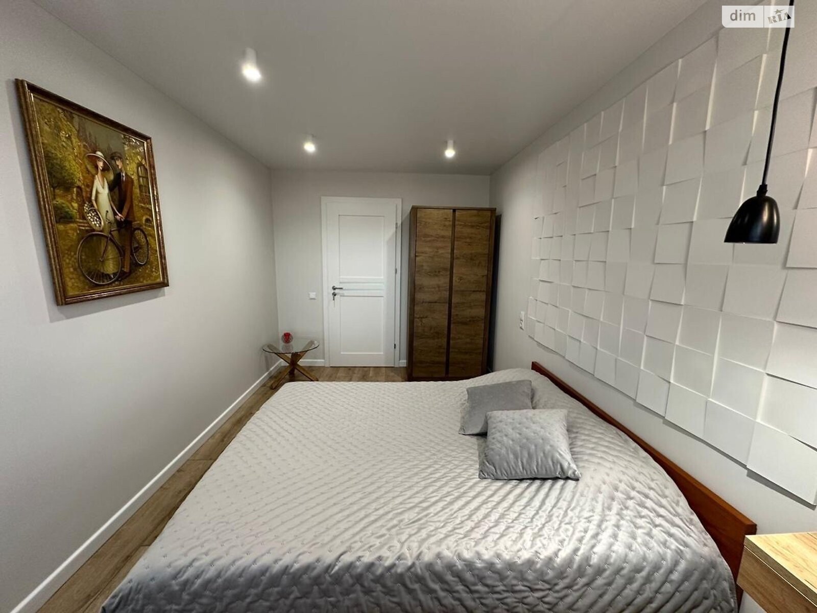 3-Room Apartment on Red Kalina Avenue, Fully Renovated