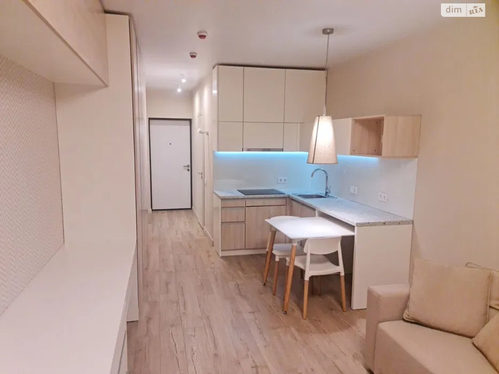 Spacious 1-bedroom apartment on Vasylkivska Street