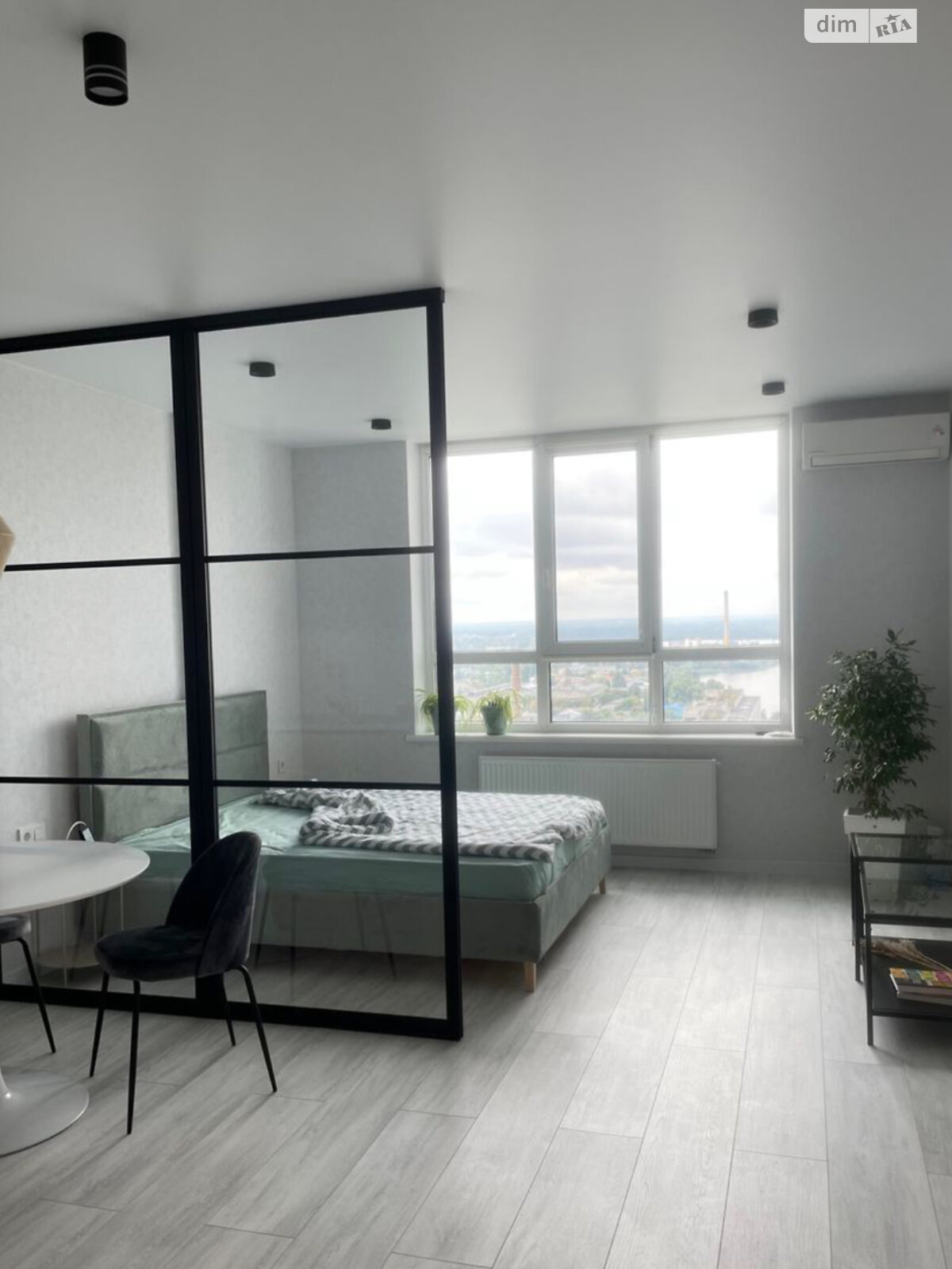 Modern Apartment near Metro with Full Appliance Set