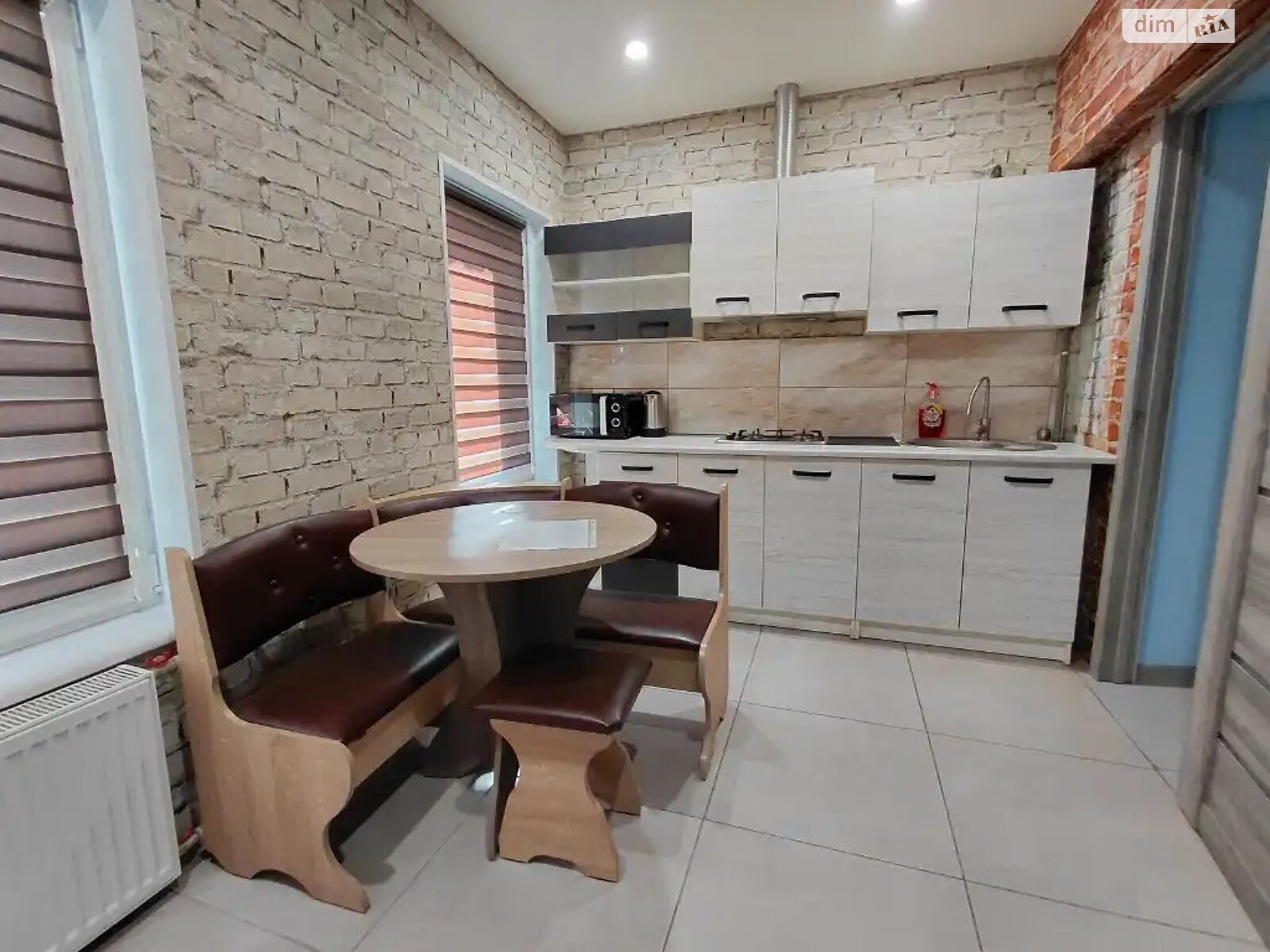 2-Room Apartment on Voskresenska Street