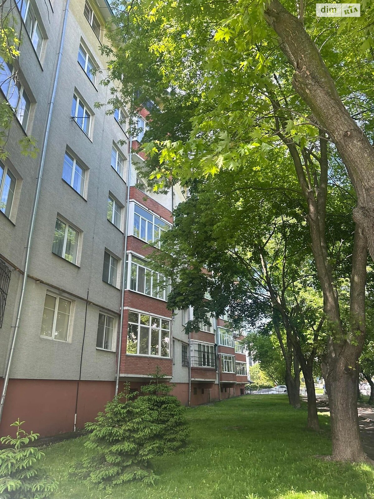 2-Bedroom Apartment near Park with Modern Amenities