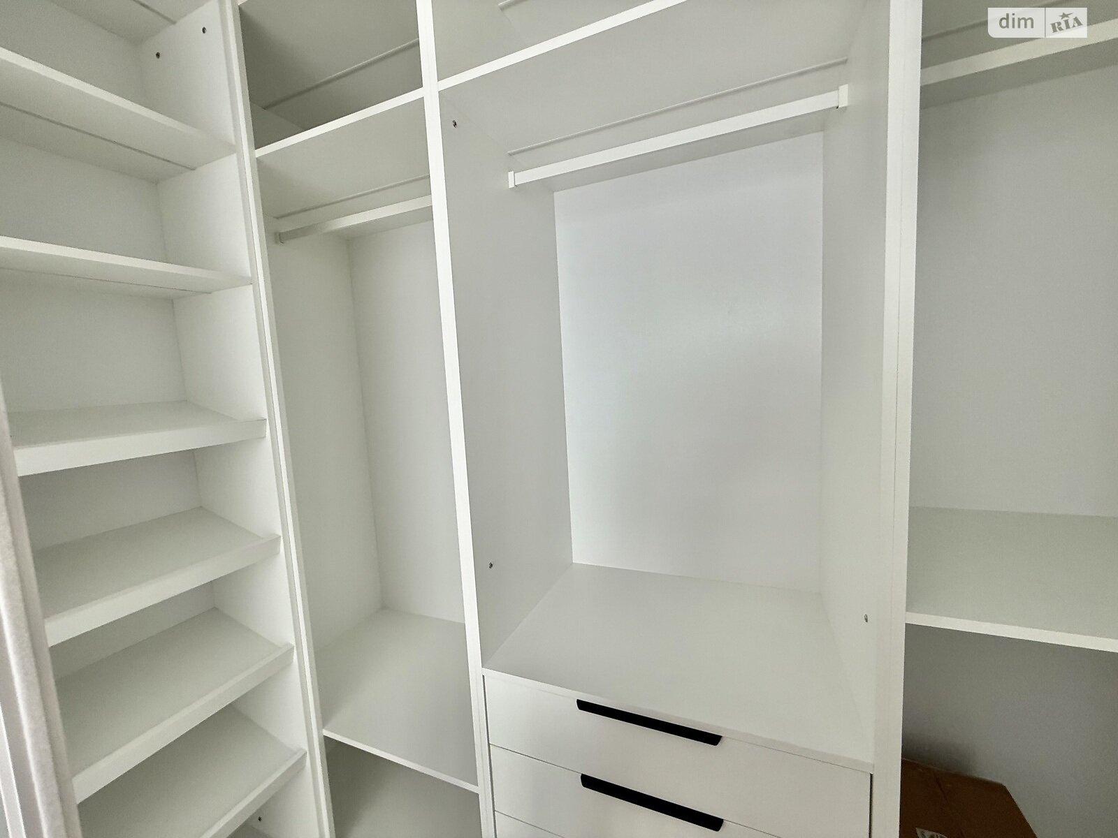 1-bedroom apartment with designer renovation on Green Street