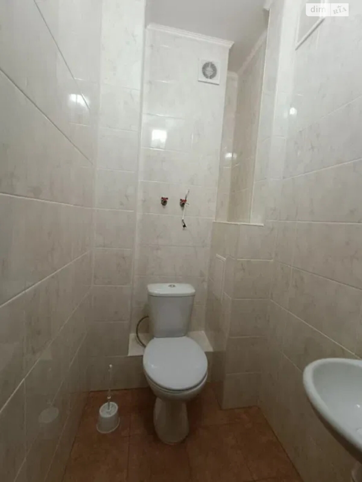 1-Bedroom Apartment on Zdolbunivska Street, 5th Floor of 25-Story Building
