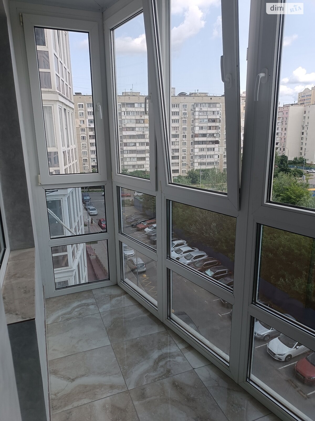 2 бөлмелі заманауи жөндеумен және барлық ыңғайлылықтары бар пәтер