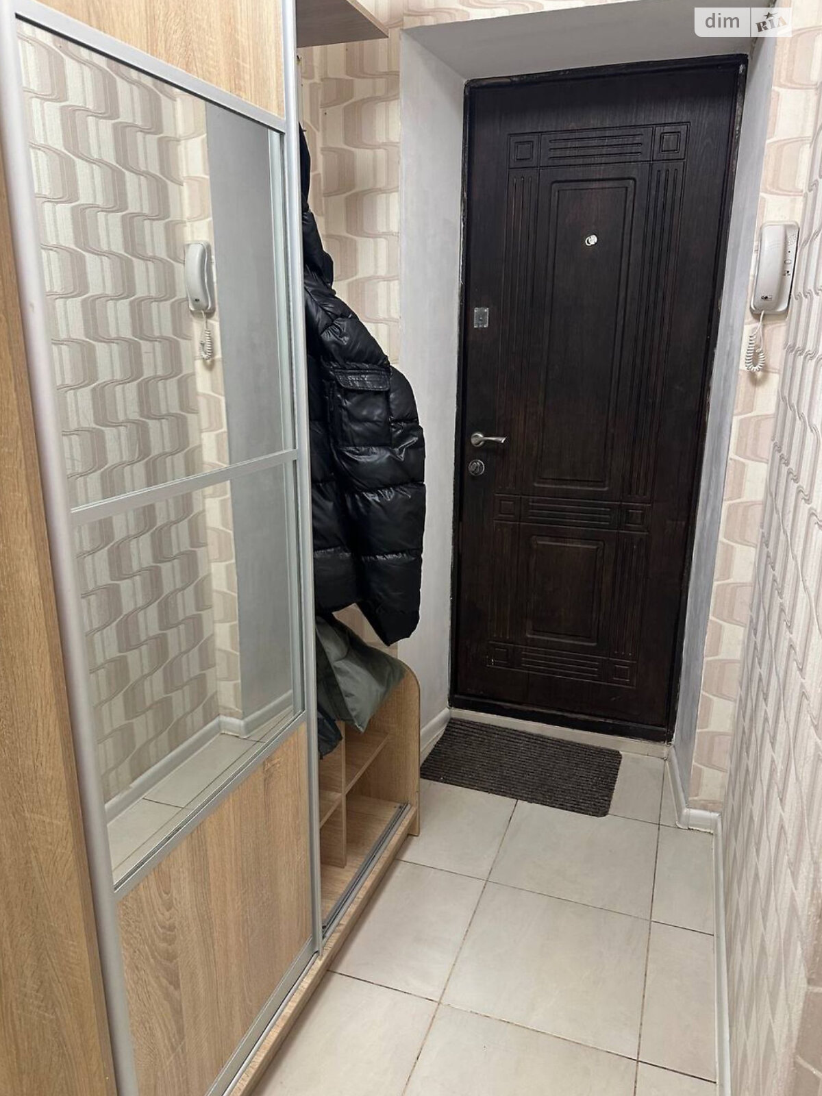 Двухкомнатная квартира рядом с железнодорожной станцией с центральным отоплением
