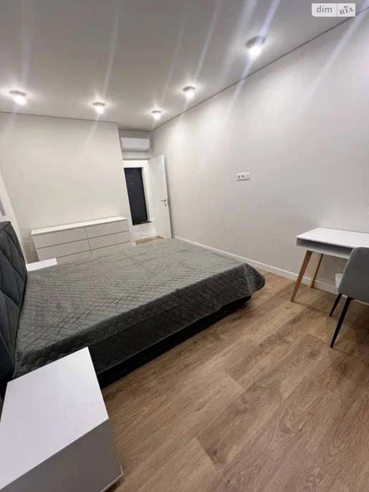 Modern Apartment with Designer Renovation near Dnipro Embankment