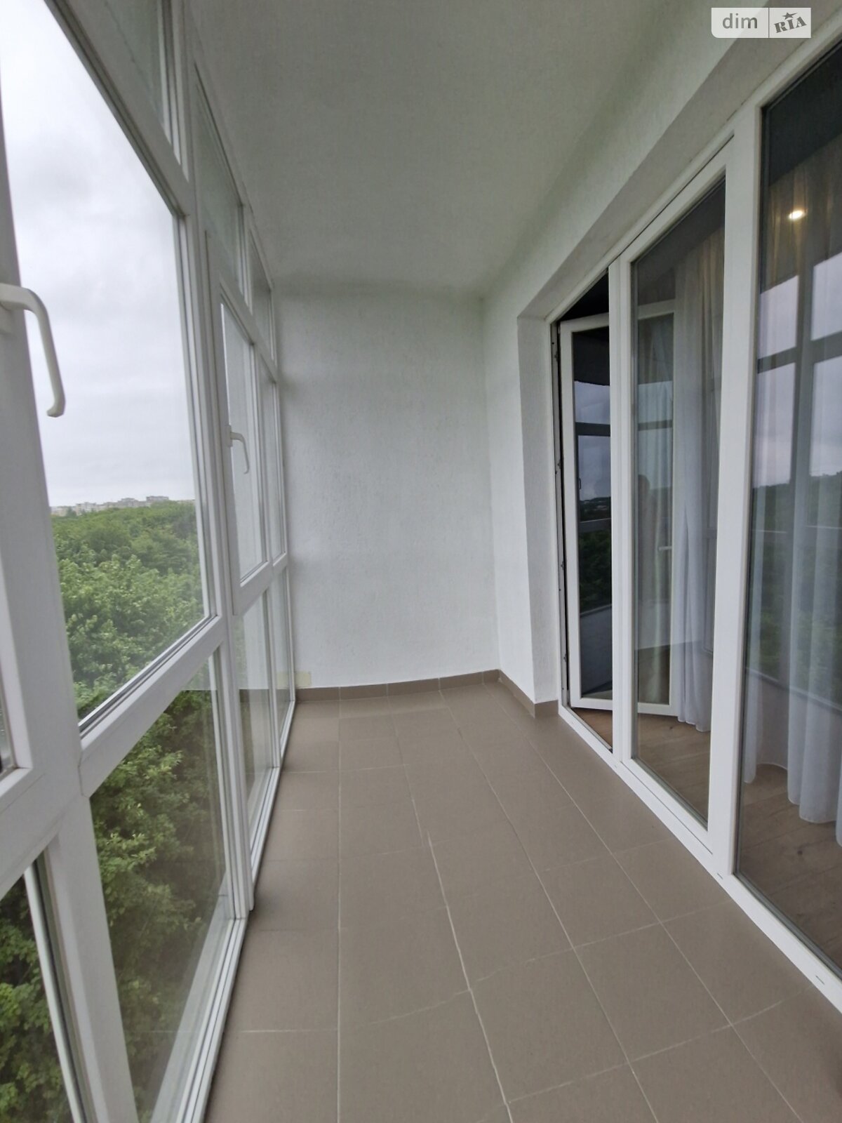 Stylish 2-Room Apartment in Park Area with City View