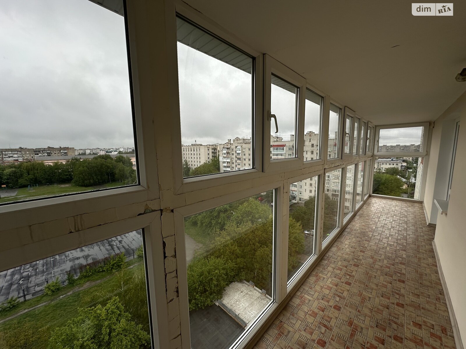 Spacious 4-Room Apartment on Skaletskogo Street