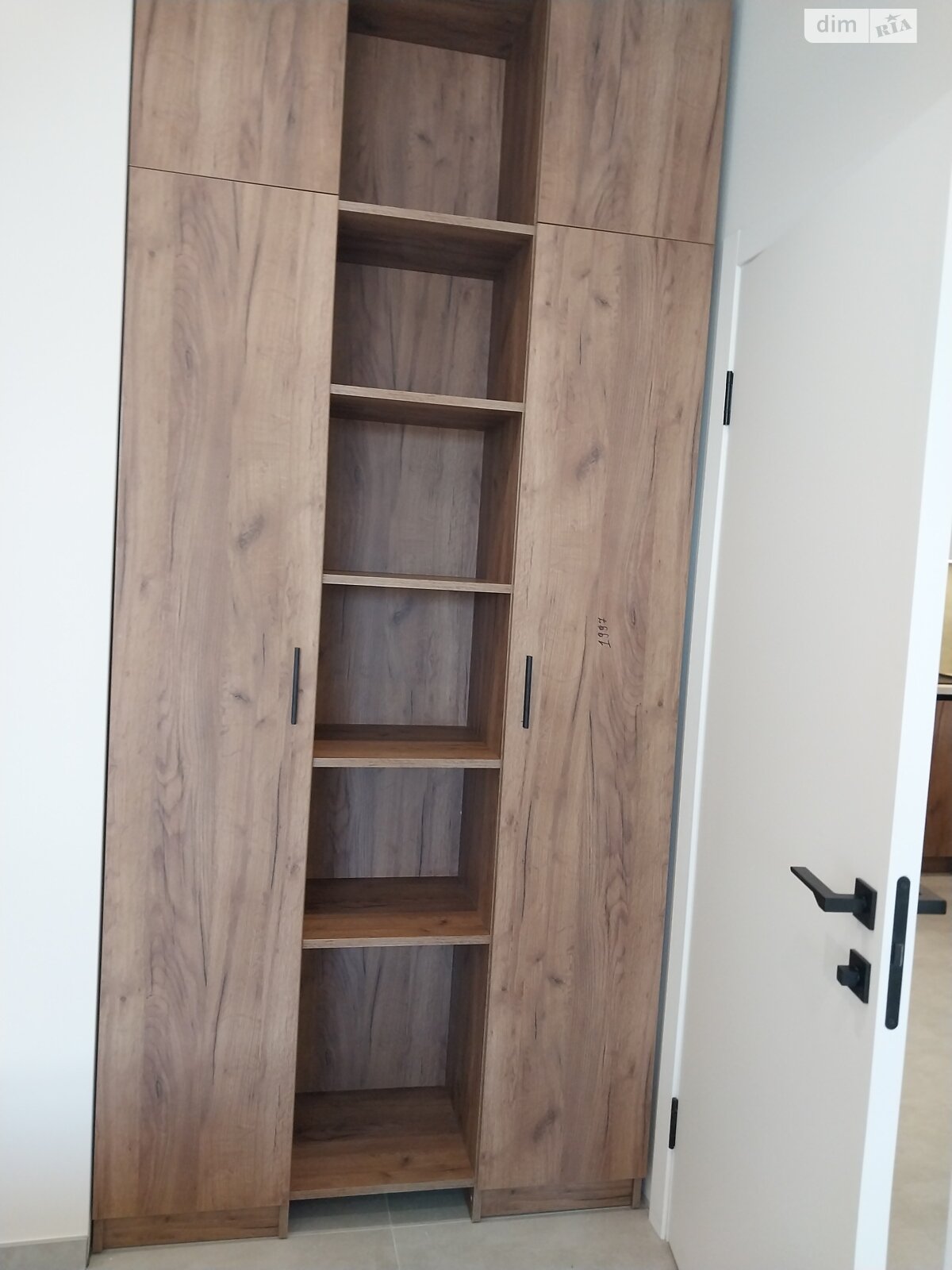 1-Bedroom Apartment in Arzhanova Complex, Left Bank