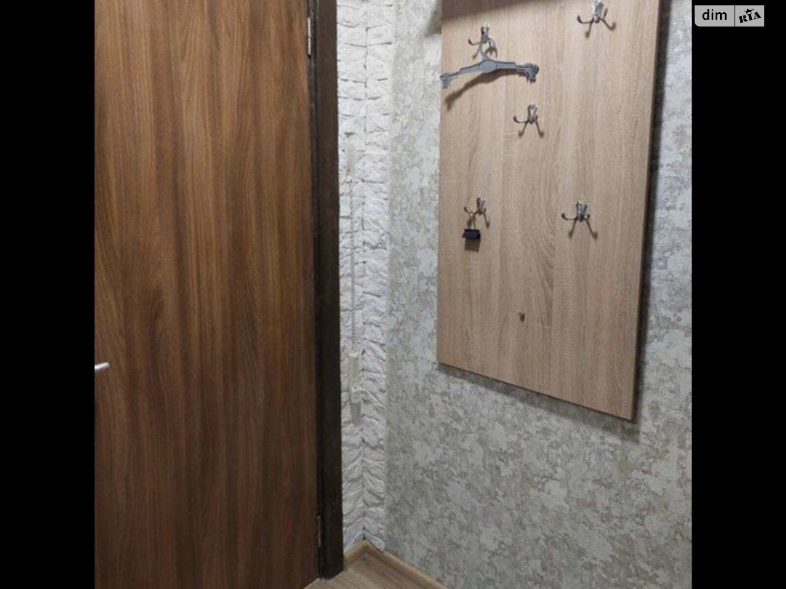 1-Room Apartment for Long-Term Rent near Budivelnykiv Street