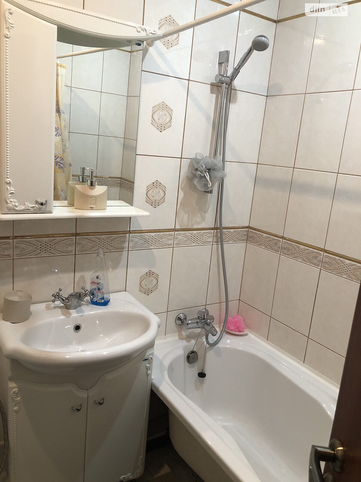 Charming Apartment in Podil Area, Fully Furnished