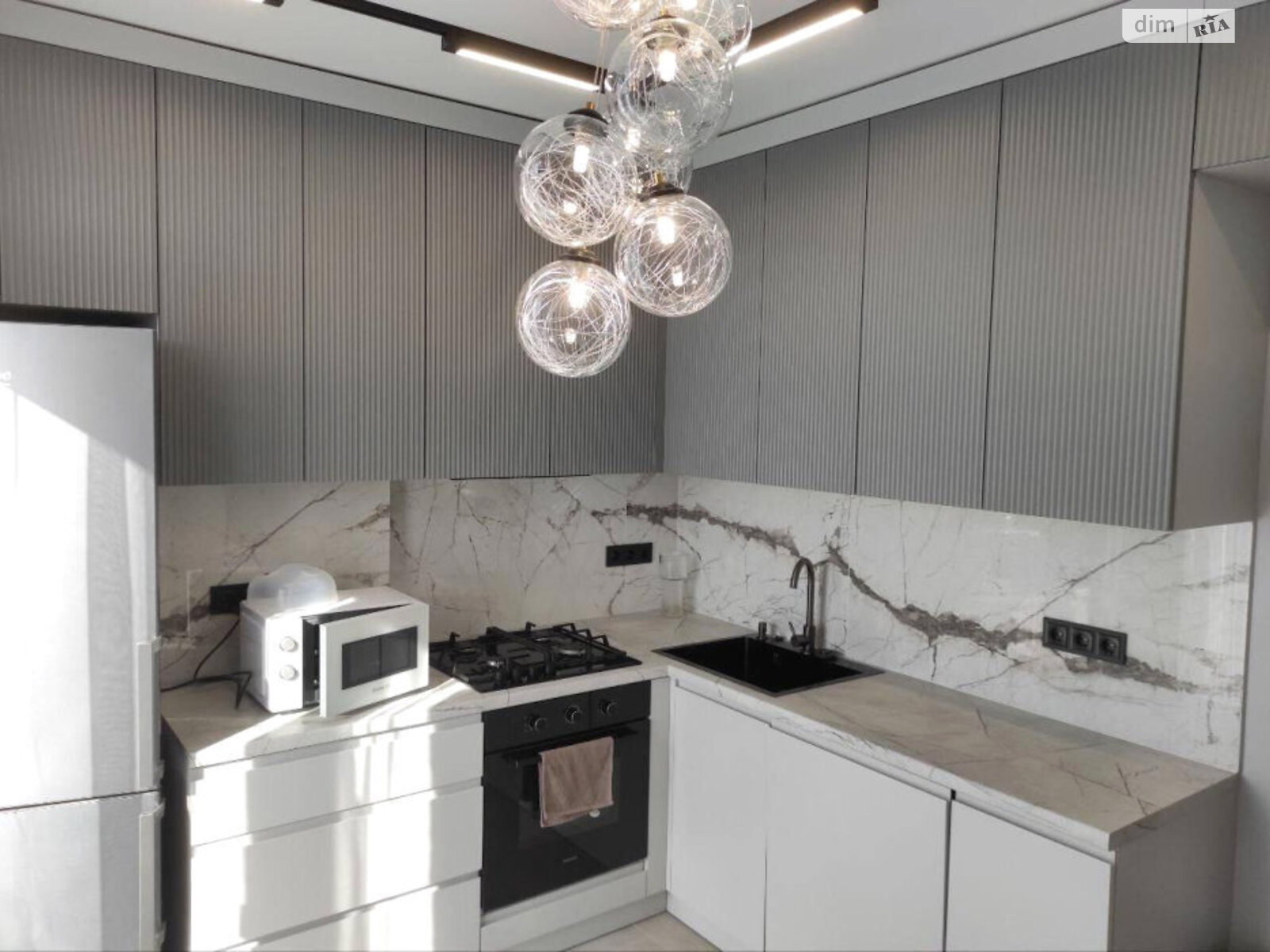 2-Room Apartment on Pedagogicheskaya Street with Designer Renovation