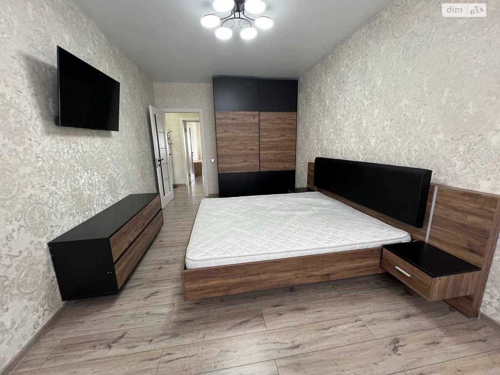 Modern 2-Room Apartment in Sofievska Borshchagovka with Convenient Location