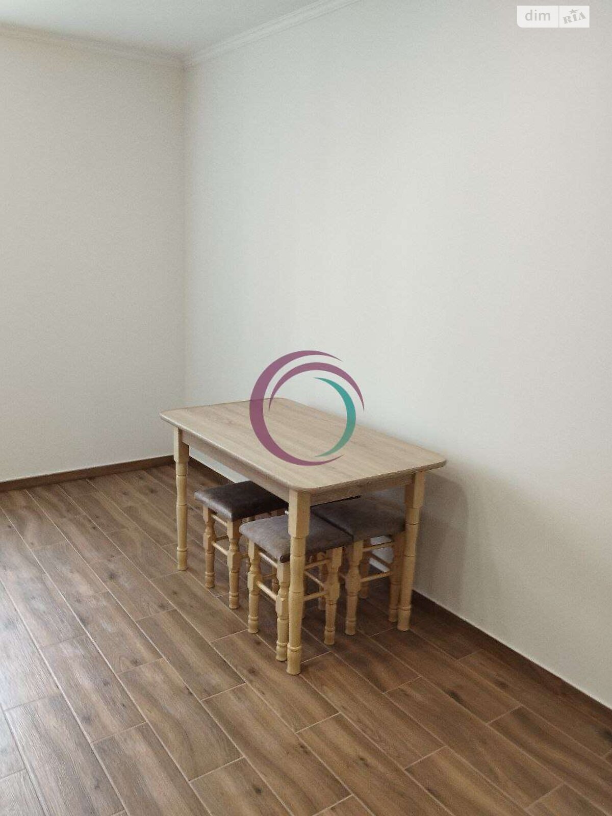 2-Room Apartment on Tselevycha Street, Spacious and Modern