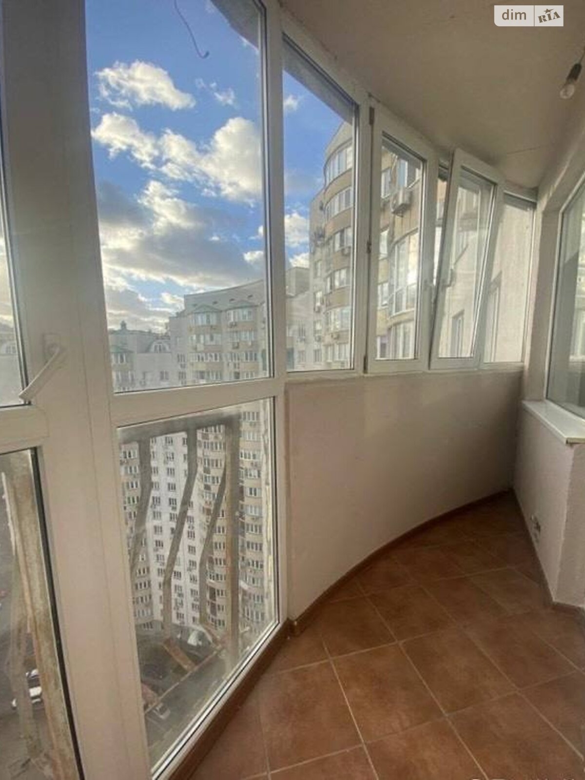 Spacious 1-bedroom apartment on Urlovskaya Street, 19th floor