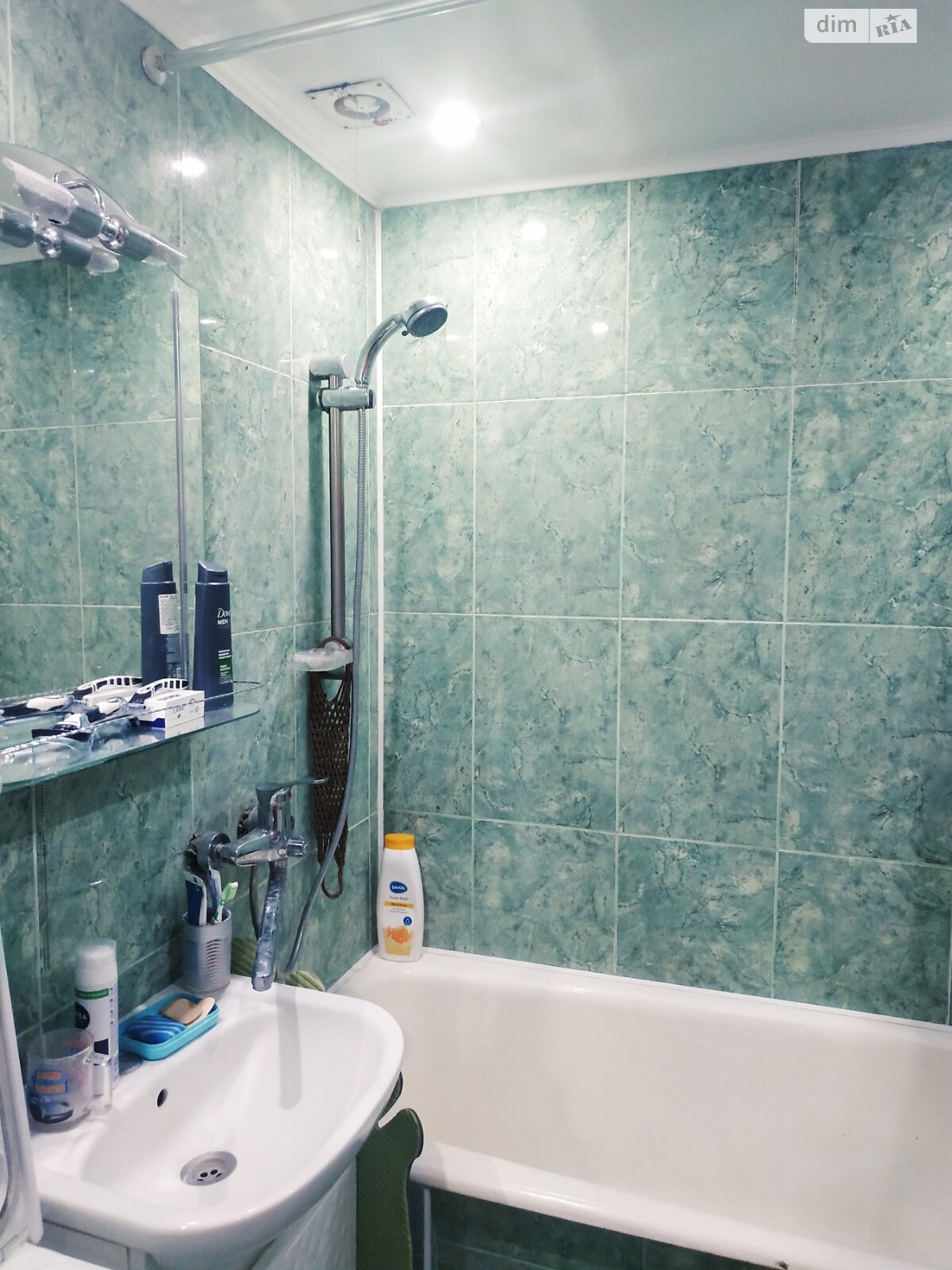 3-Room Apartment on Shyroka Street, Well-Equipped