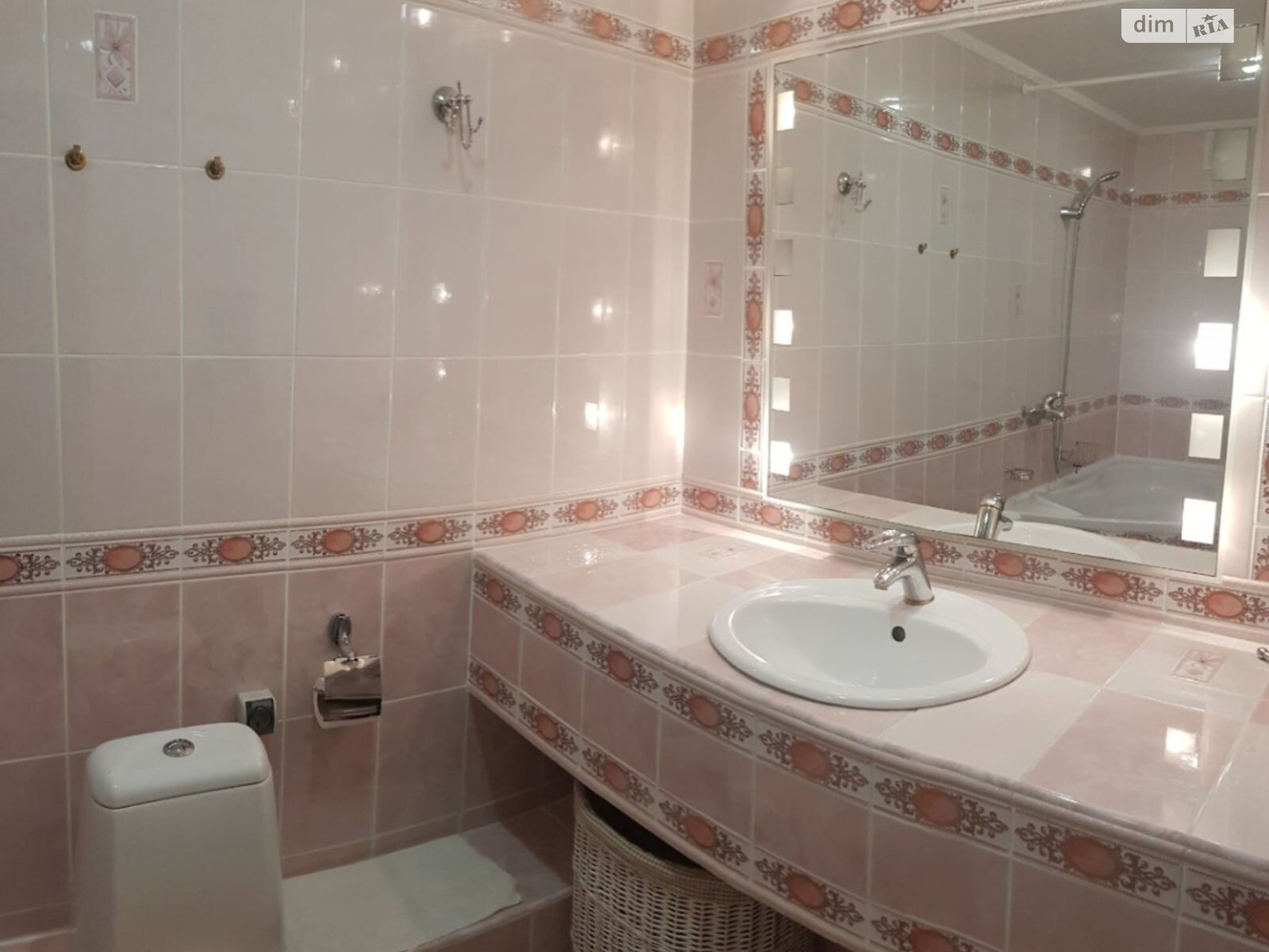 Spacious 2-Room Apartment on B. Khmelnitsky Street, Comfortable and Fully Furnished
