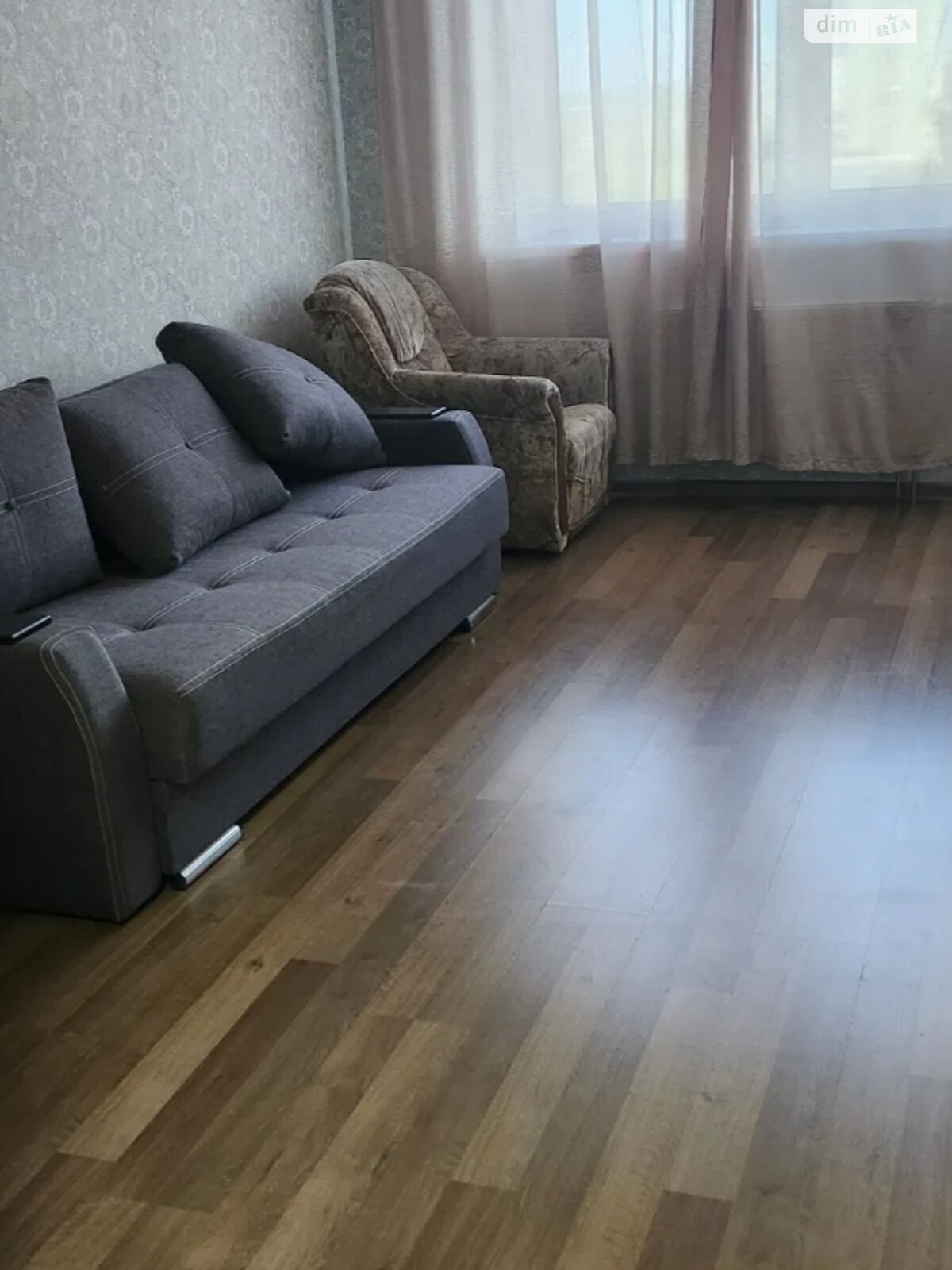 Spacious Sunny Apartment Near Dnipro Metro, Close to City Center