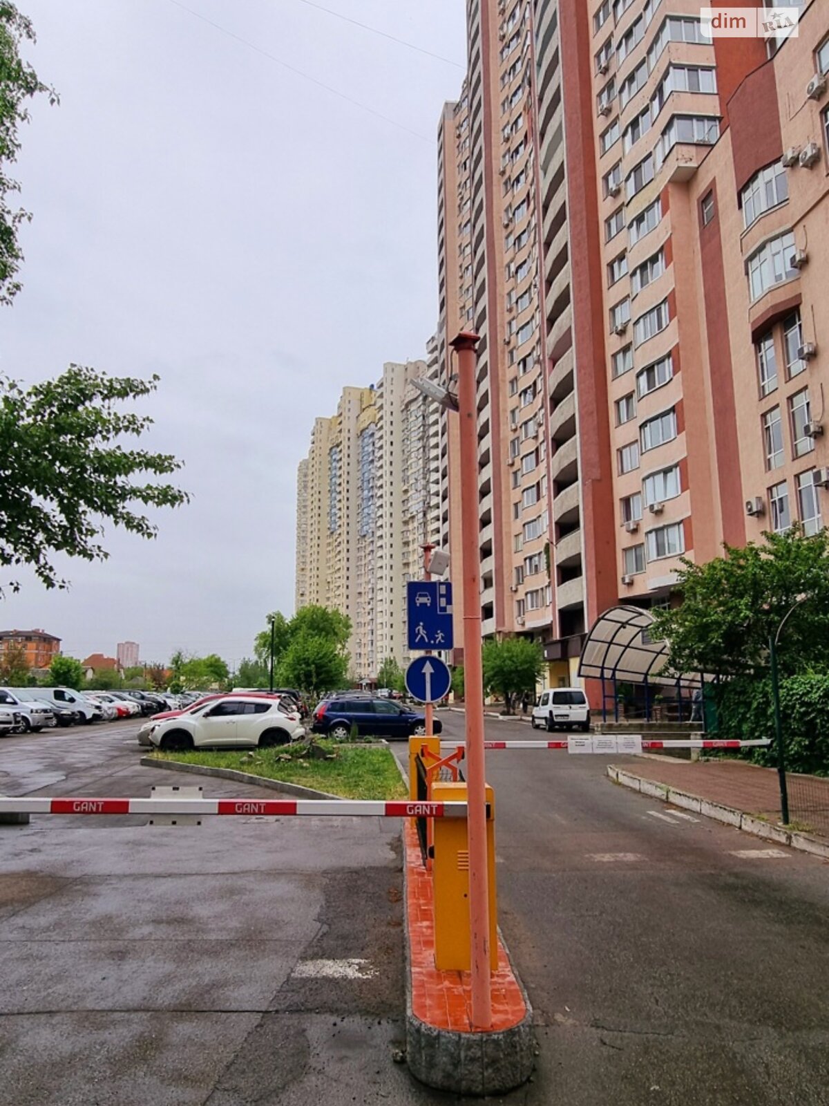 Spacious 1-bedroom apartment with panoramic city views