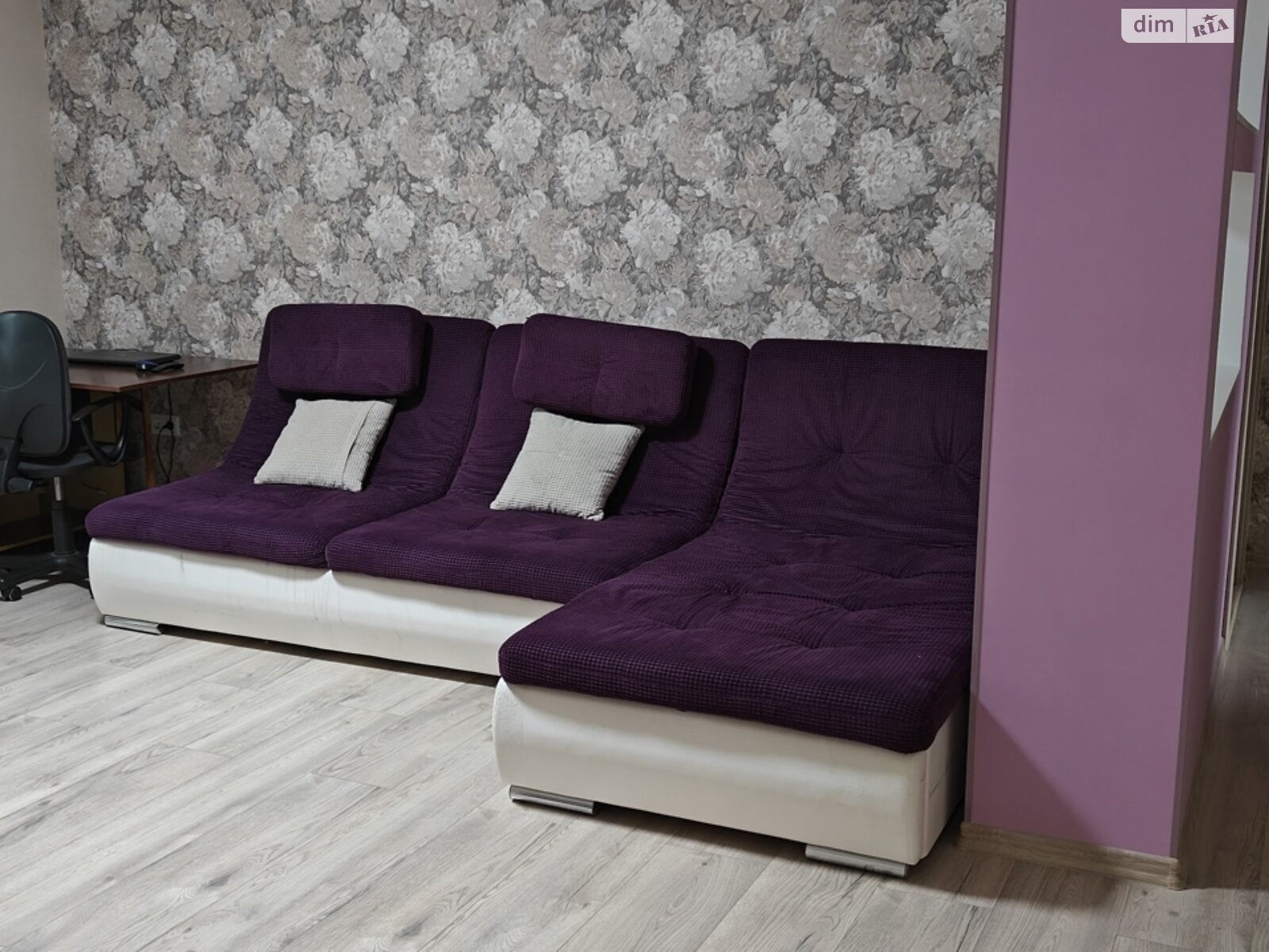 3-Room Apartment near Lavina Mall with Lake and Forest Nearby