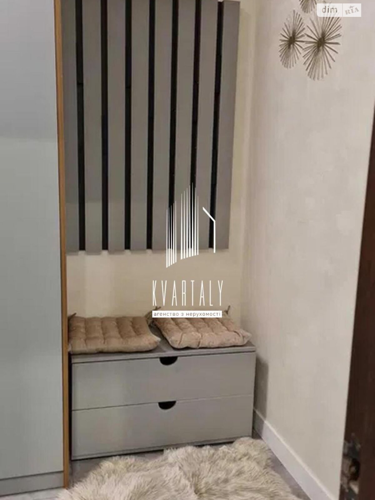 2-bedroom apartment in modern design, 25th floor, great location