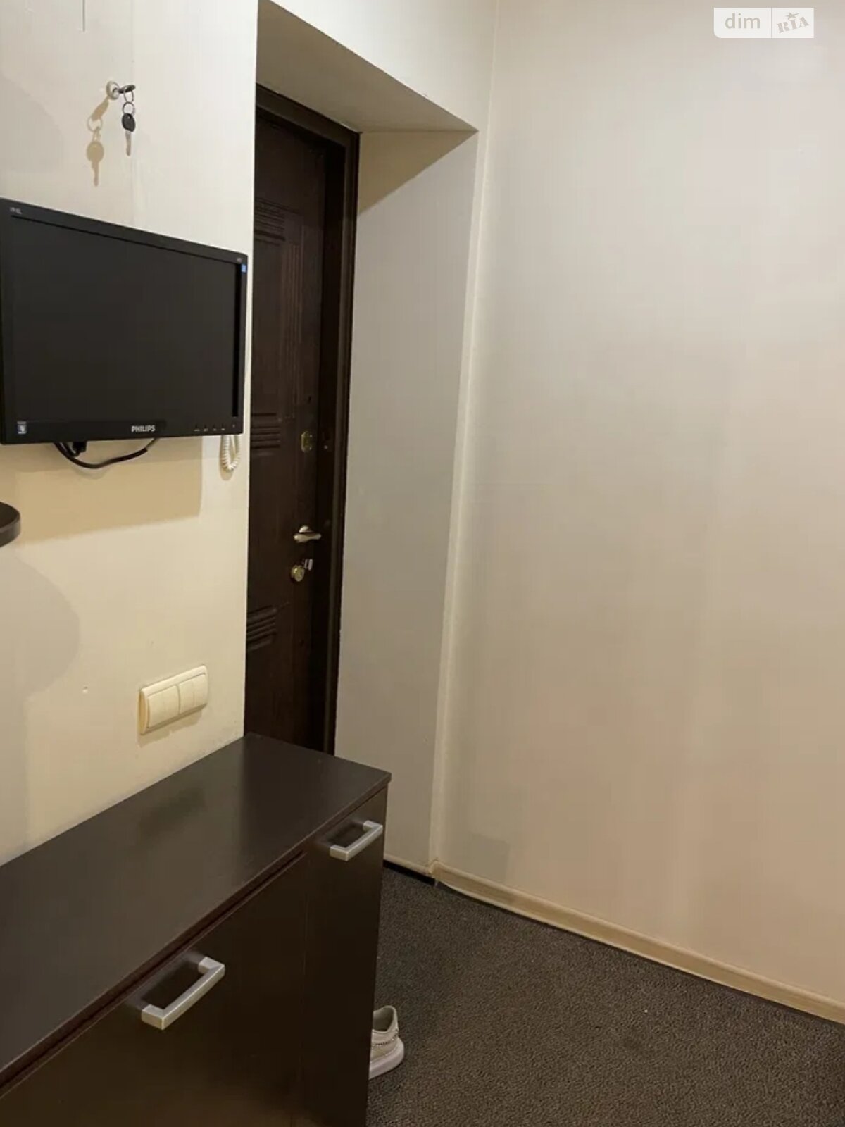 Spacious Apartment near Dnipro River, Convenient Location