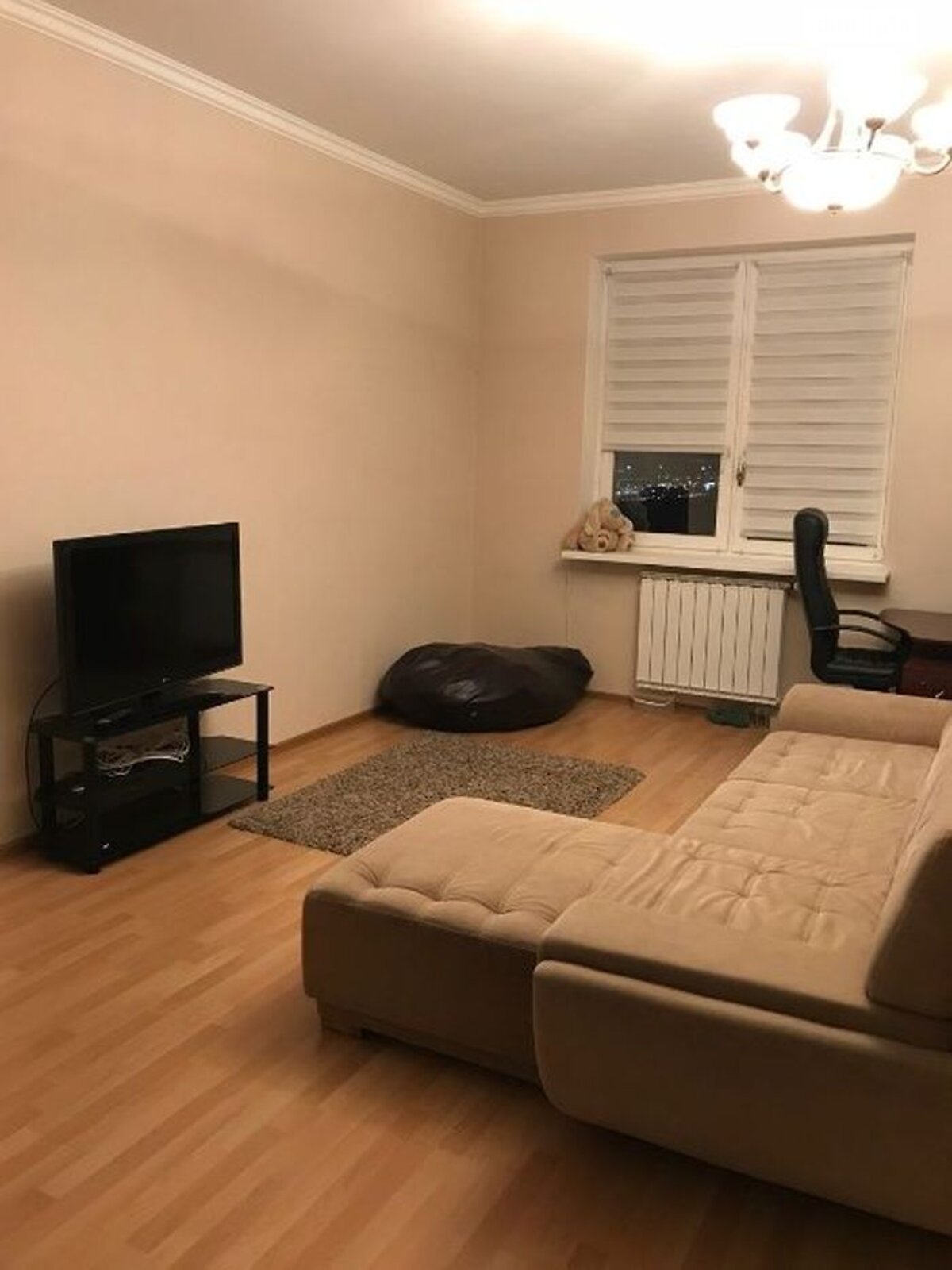 Two-bedroom apartment with lake view on Heroiv Stalinhrada Avenue