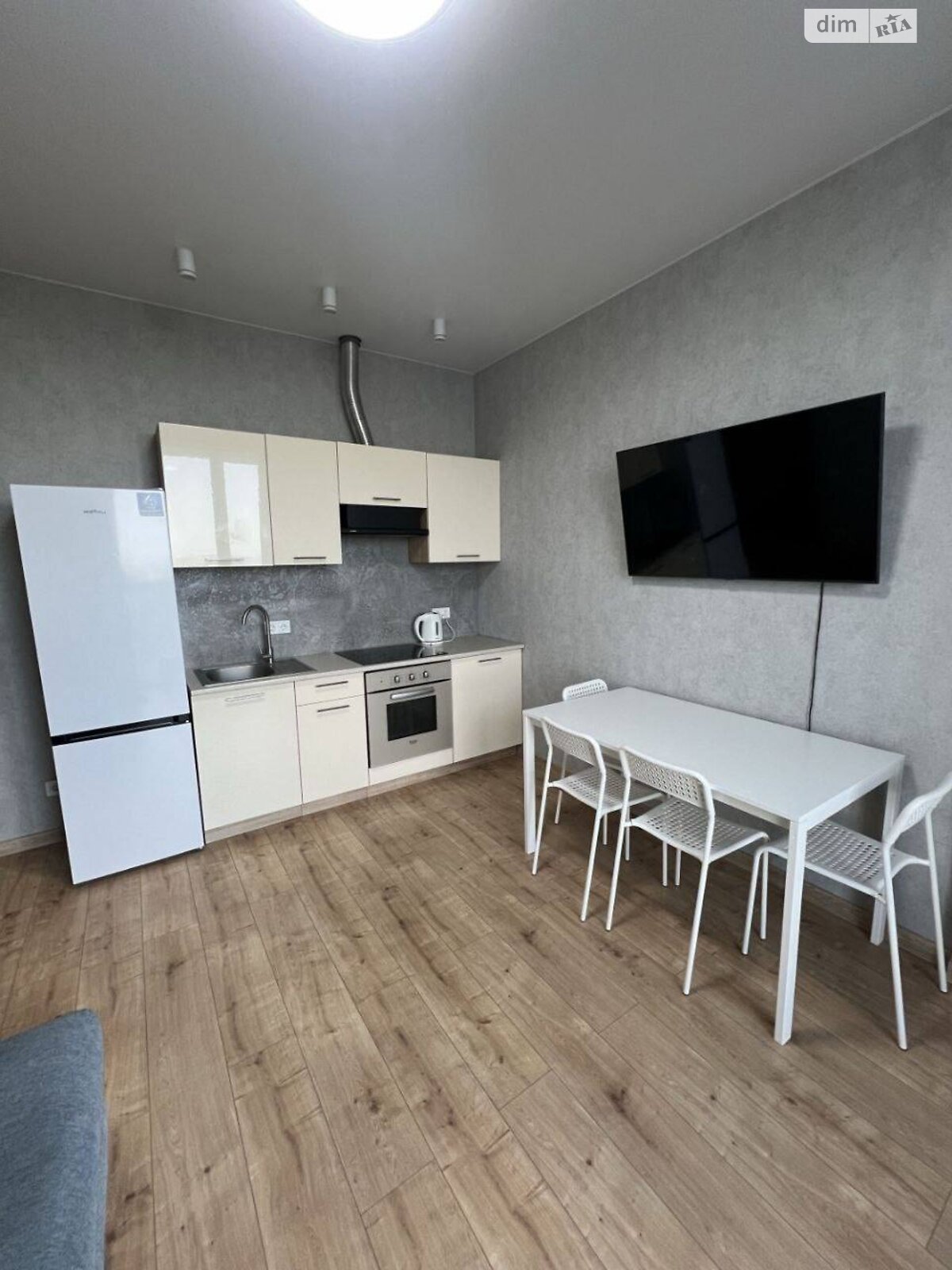 2-Room Apartment in Zvezdn Bulvar Complex, 16th Floor