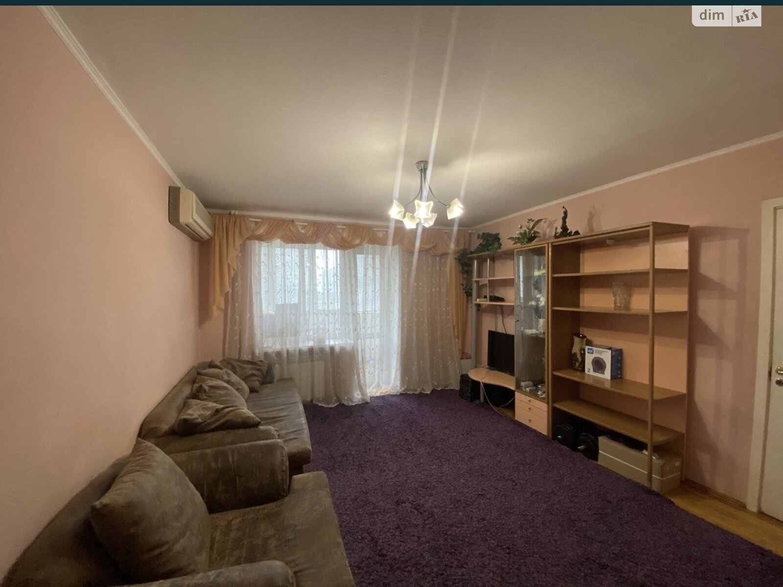 3-Room Apartment in Prestigious Neighborhood near Shopping Center