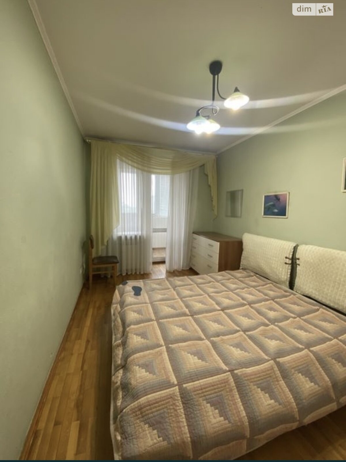 3-Room Apartment in Prestigious Neighborhood near Shopping Center