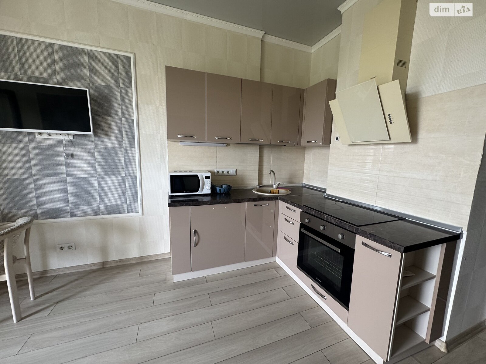 Spacious 1-Bedroom Apartment with Sea View in 9 Zhemchuzhnaya Complex