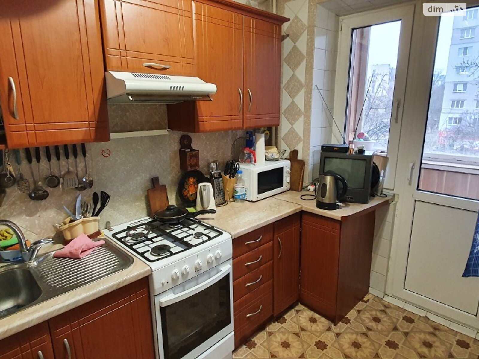 3-Room Apartment in Kurenivka, Popova Street, Obolonsky District