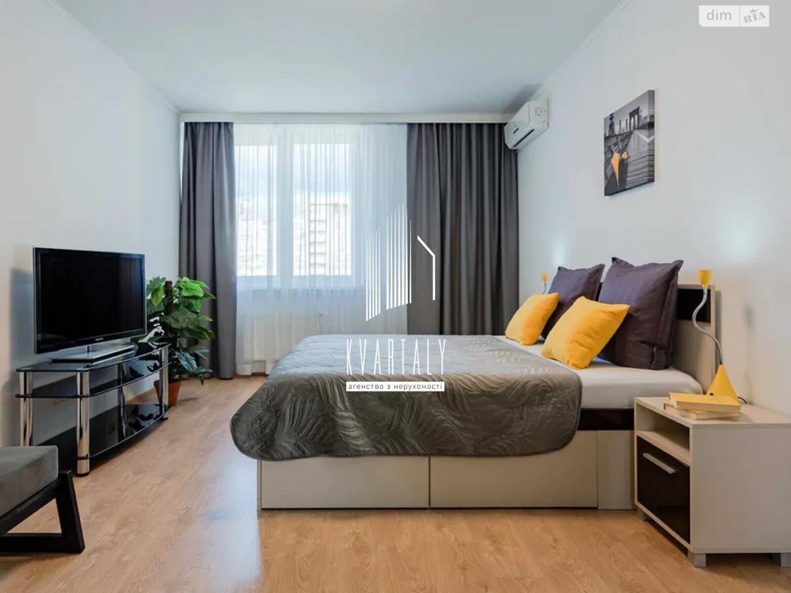 1-bedroom apartment on Anna Akhmatova Street, well-equipped and bright