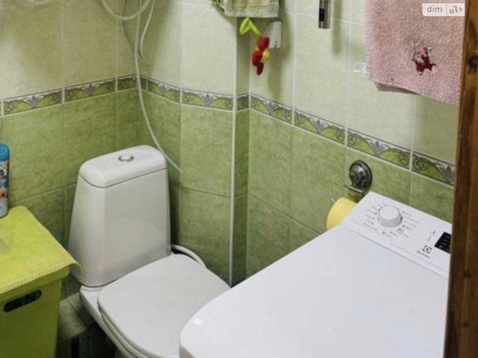 2-Room Apartment on Pobedy with Parking, Child-Friendly