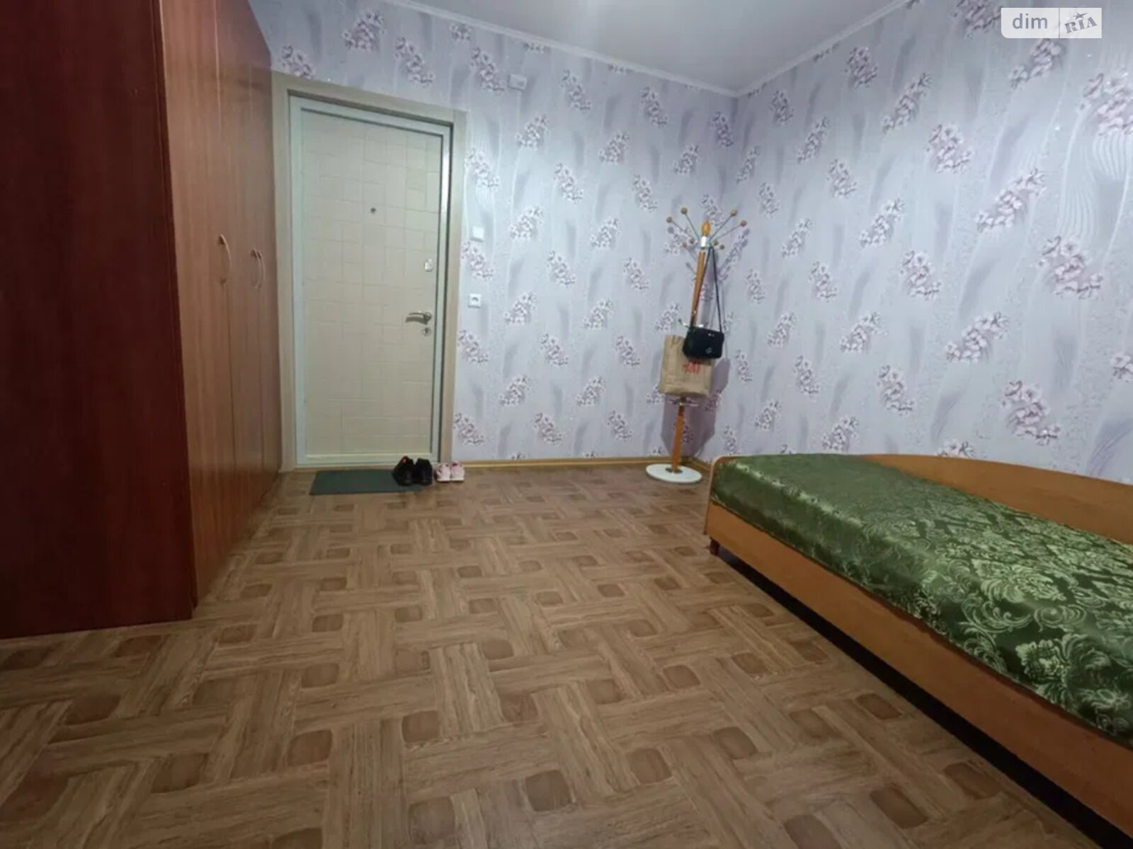 1-Bedroom Apartment on Zdolbunivska Street, 5th Floor of 25-Story Building