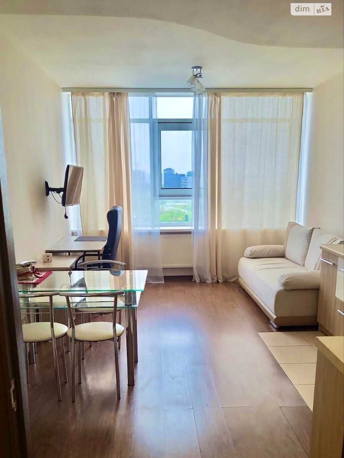 2-Bedroom Apartment in Cosmopolitan Complex, Degtiarevska Street